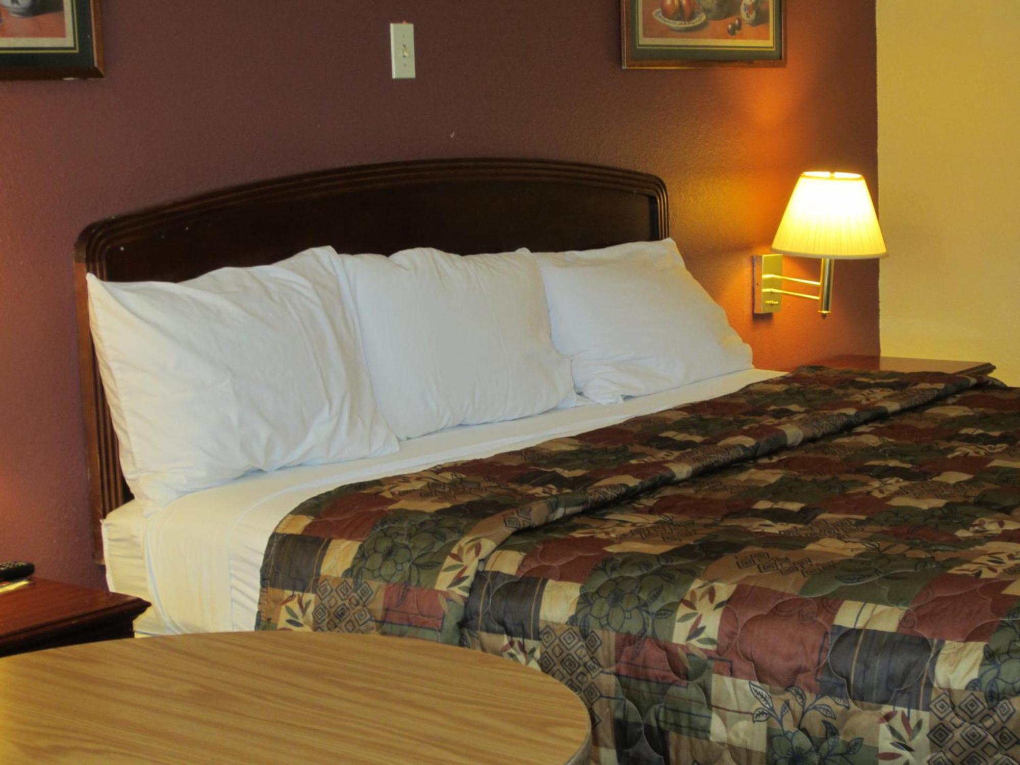 First Western Inn - Fairmont City Extérieur photo
