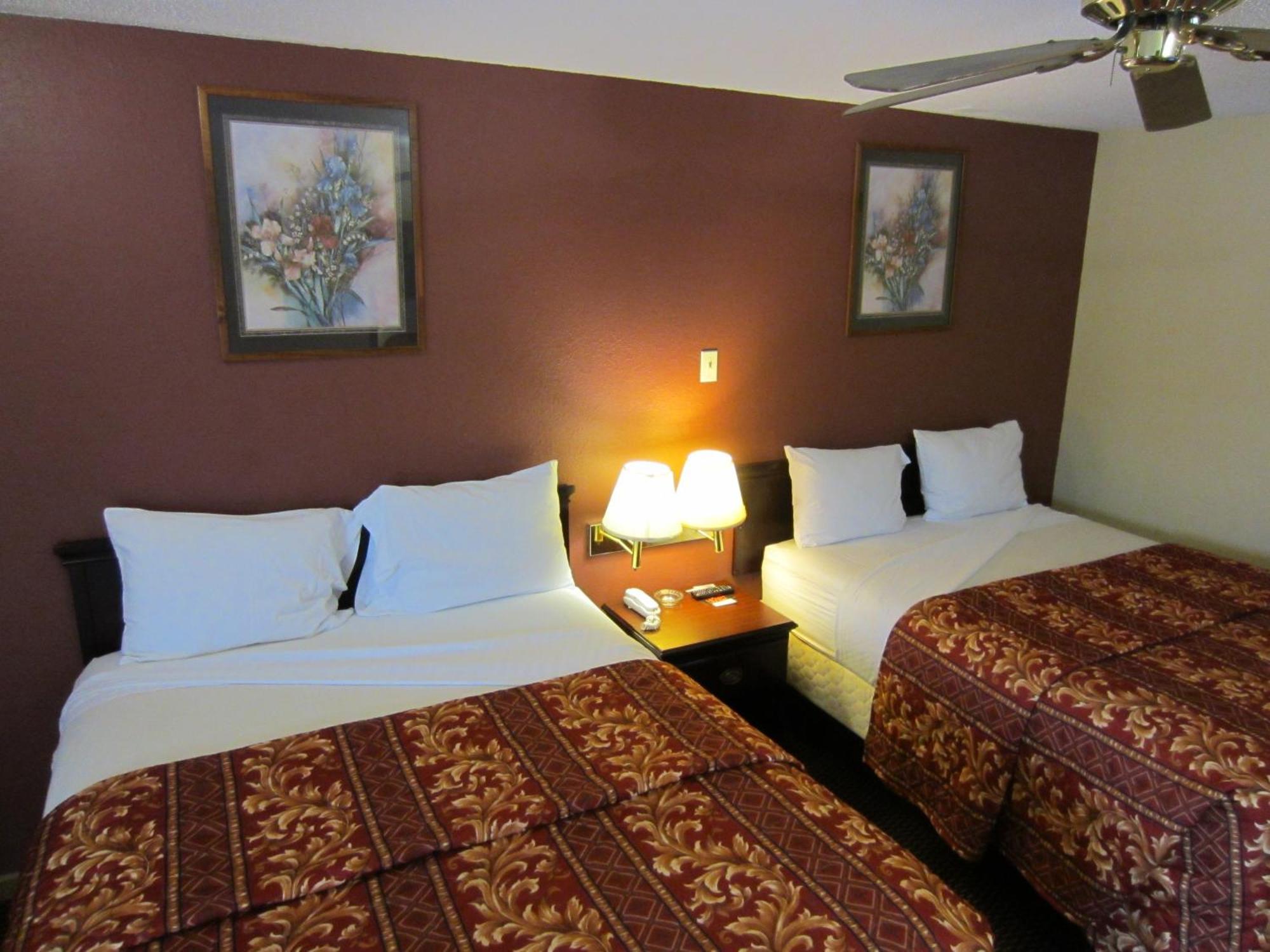 First Western Inn - Fairmont City Extérieur photo