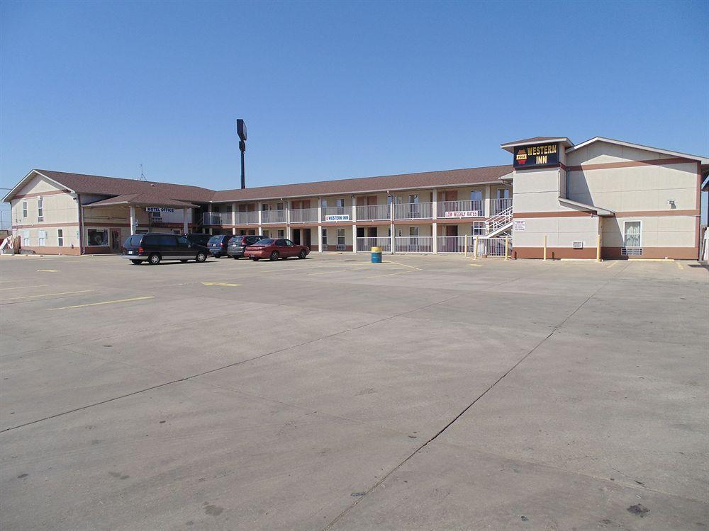 First Western Inn - Fairmont City Extérieur photo