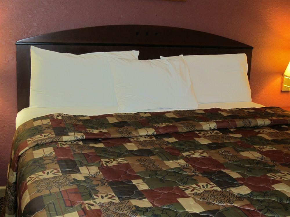 First Western Inn - Fairmont City Extérieur photo