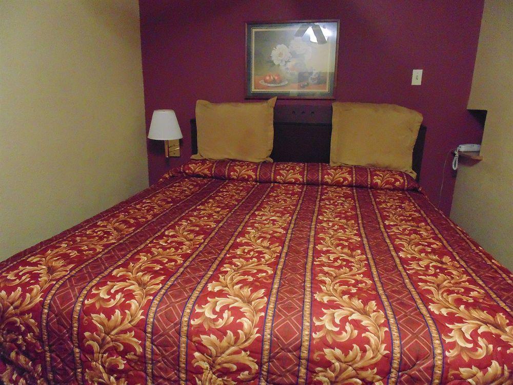 First Western Inn - Fairmont City Extérieur photo