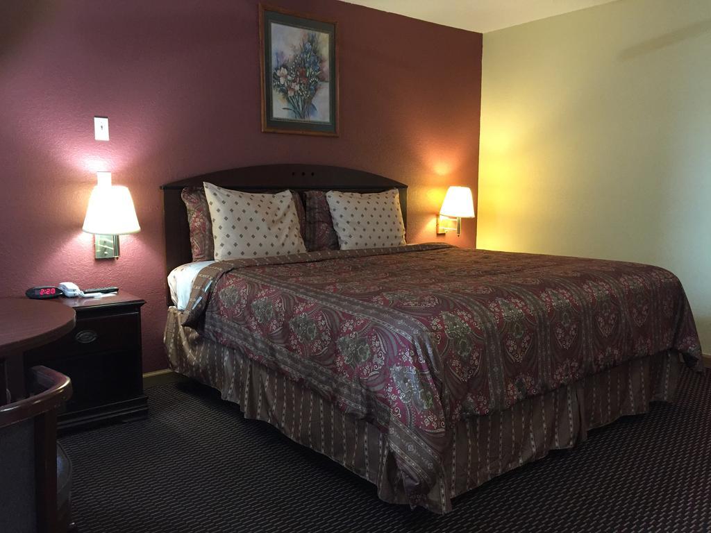 First Western Inn - Fairmont City Extérieur photo