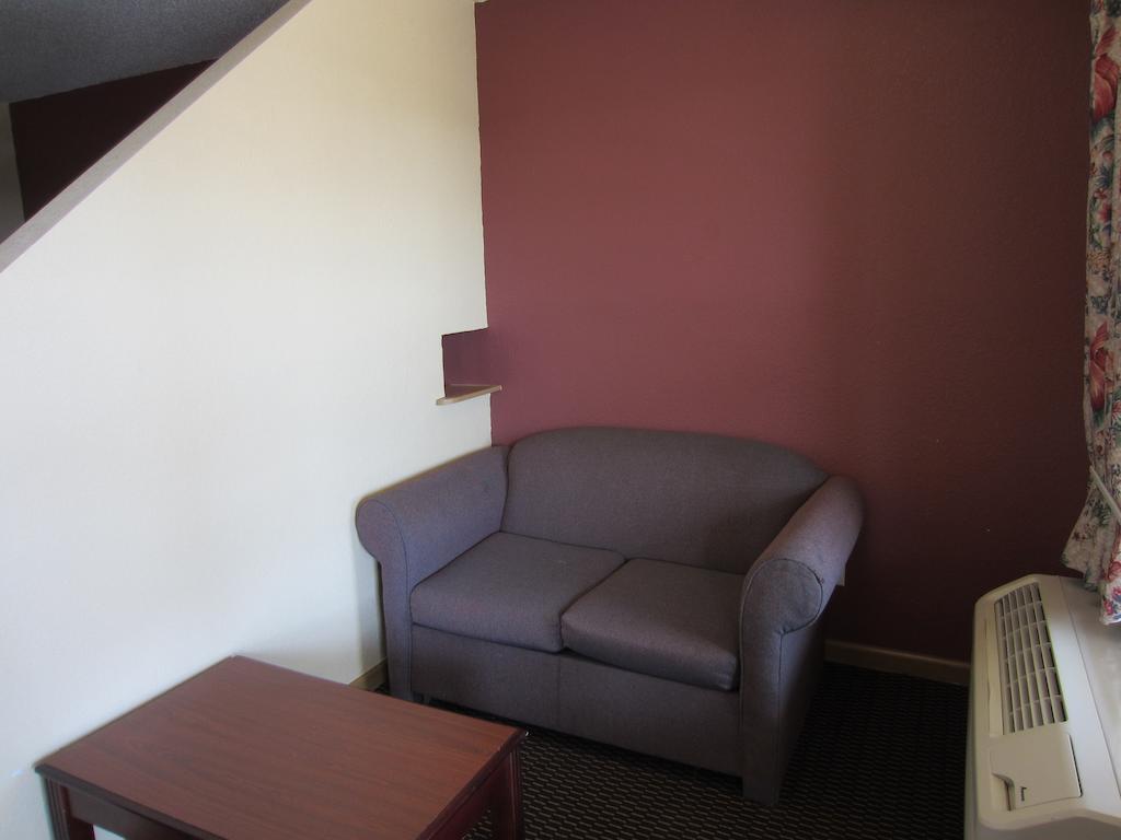First Western Inn - Fairmont City Extérieur photo