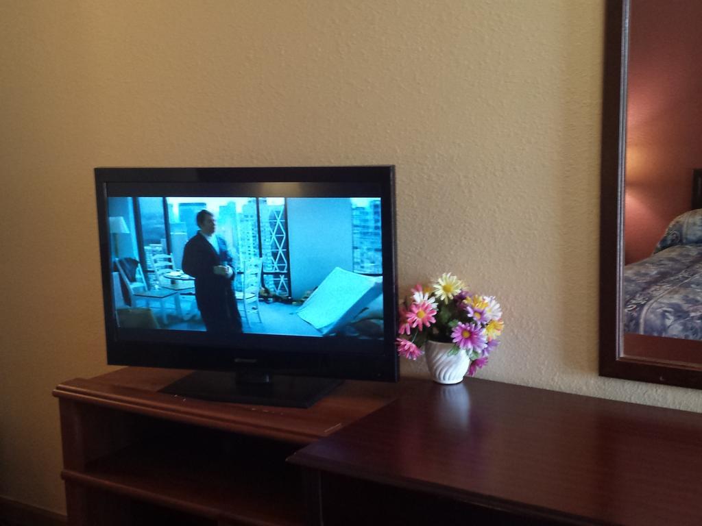 First Western Inn - Fairmont City Extérieur photo