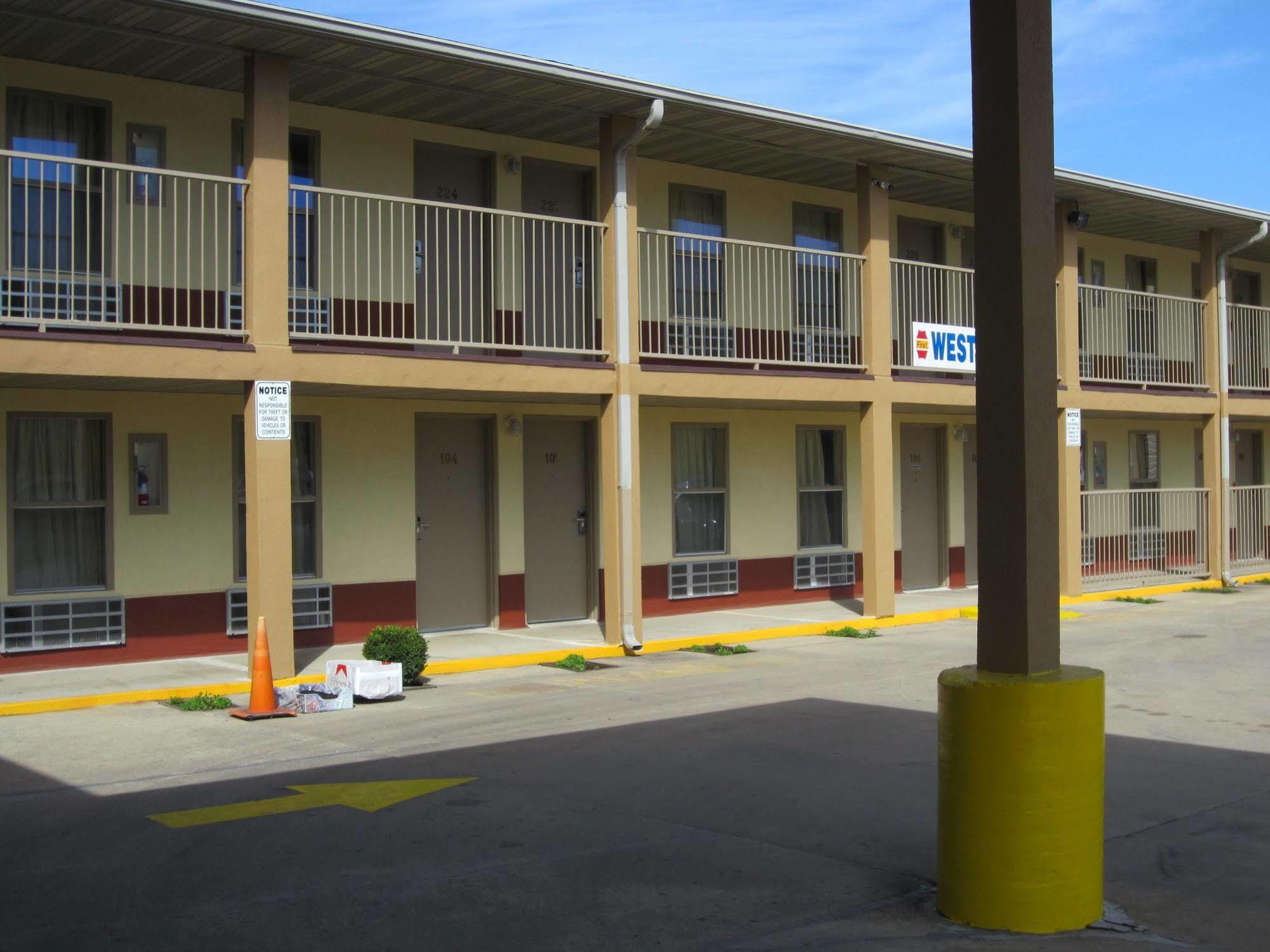 First Western Inn - Fairmont City Extérieur photo