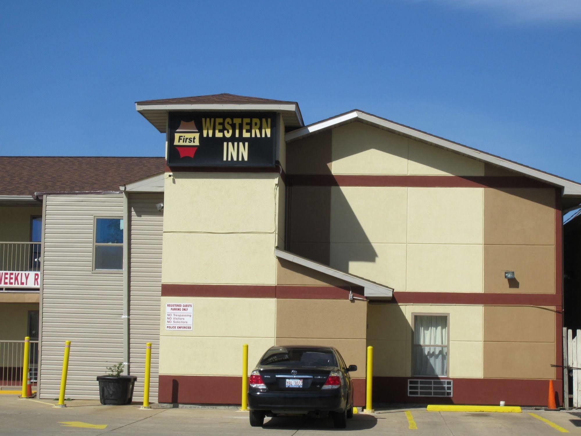 First Western Inn - Fairmont City Extérieur photo