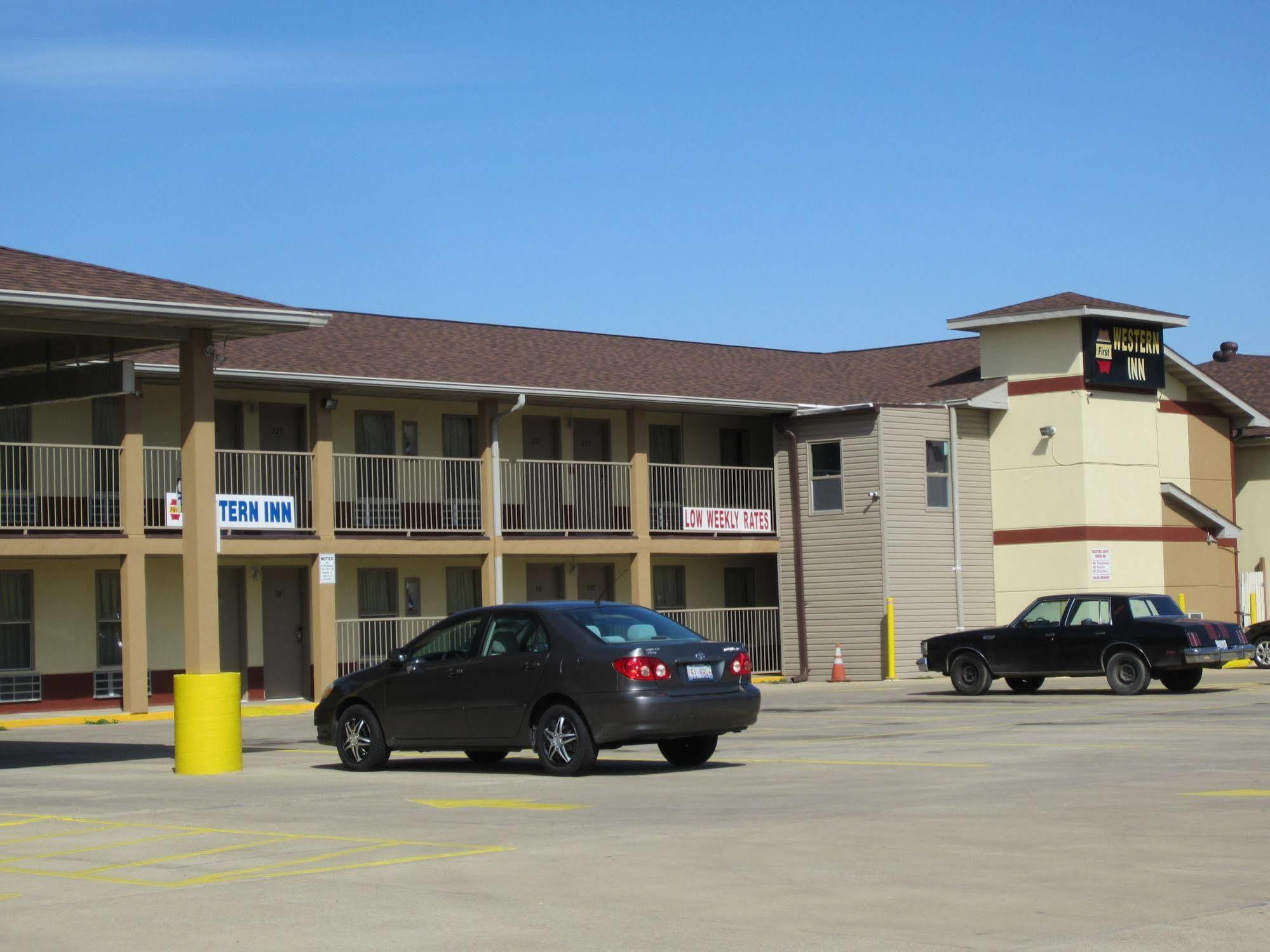 First Western Inn - Fairmont City Extérieur photo