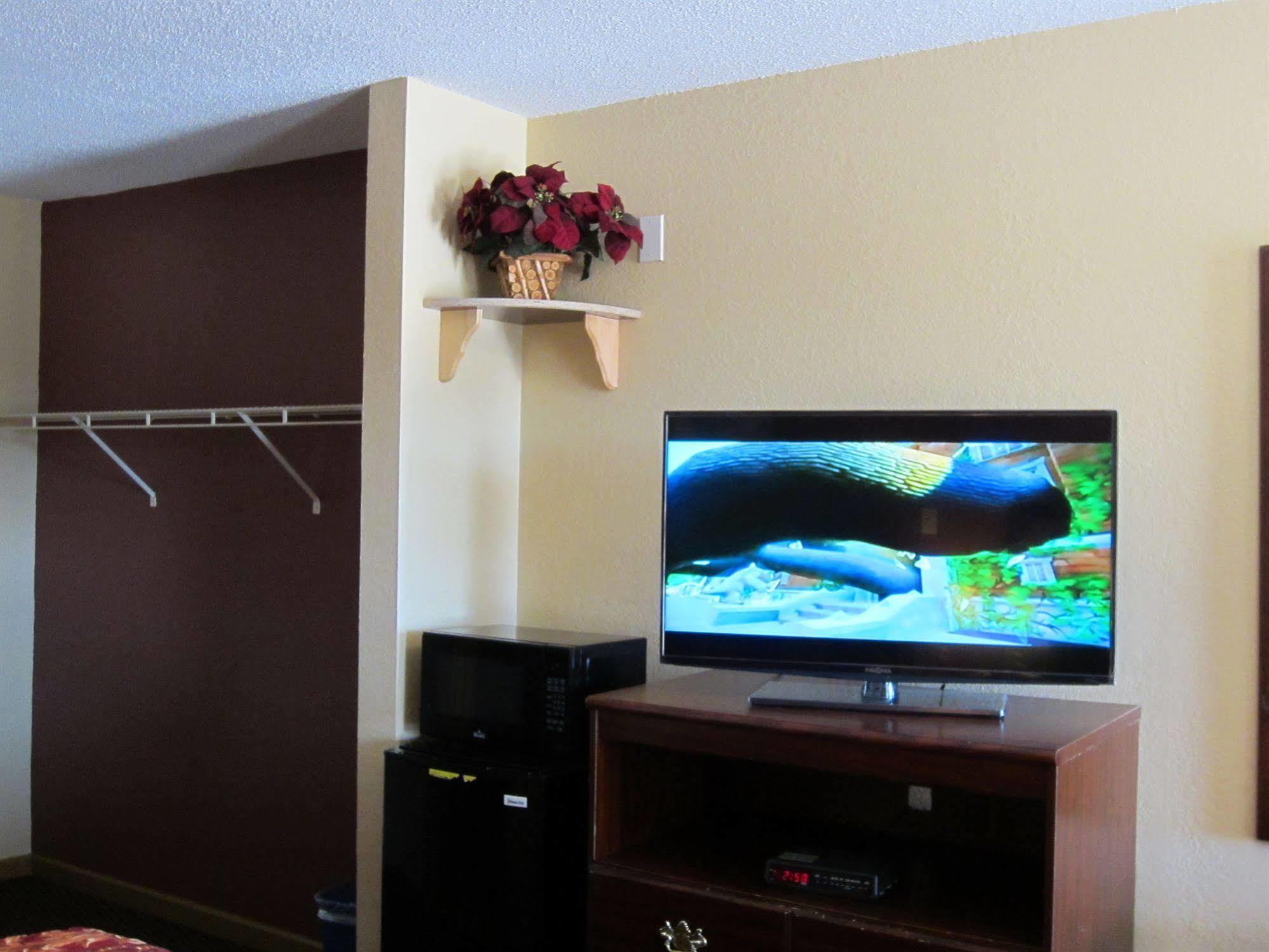 First Western Inn - Fairmont City Extérieur photo