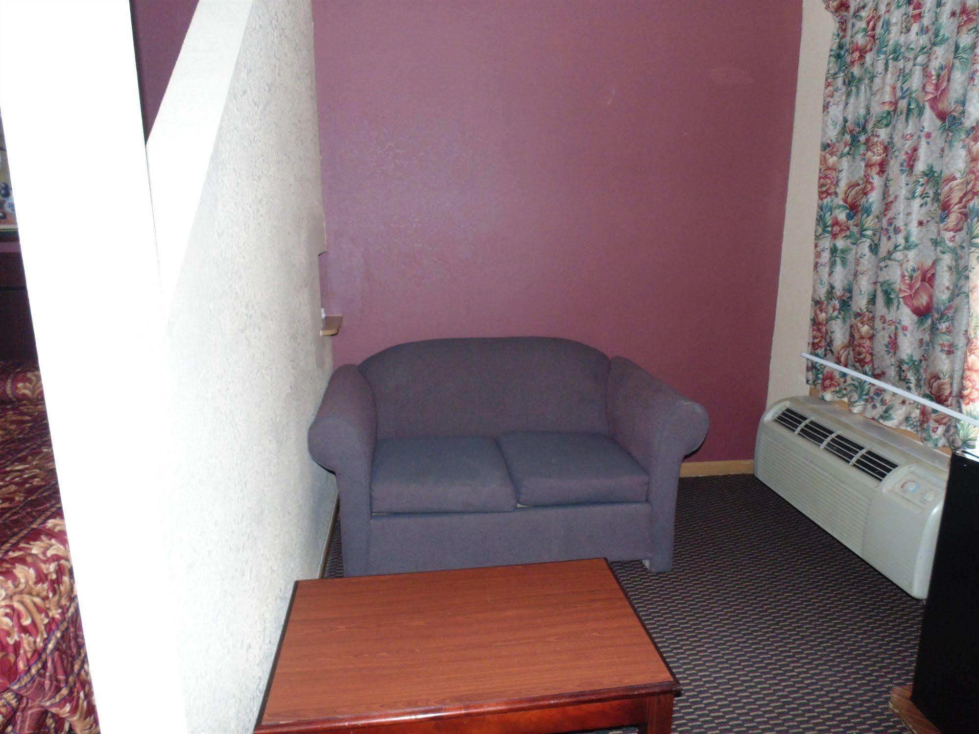 First Western Inn - Fairmont City Extérieur photo