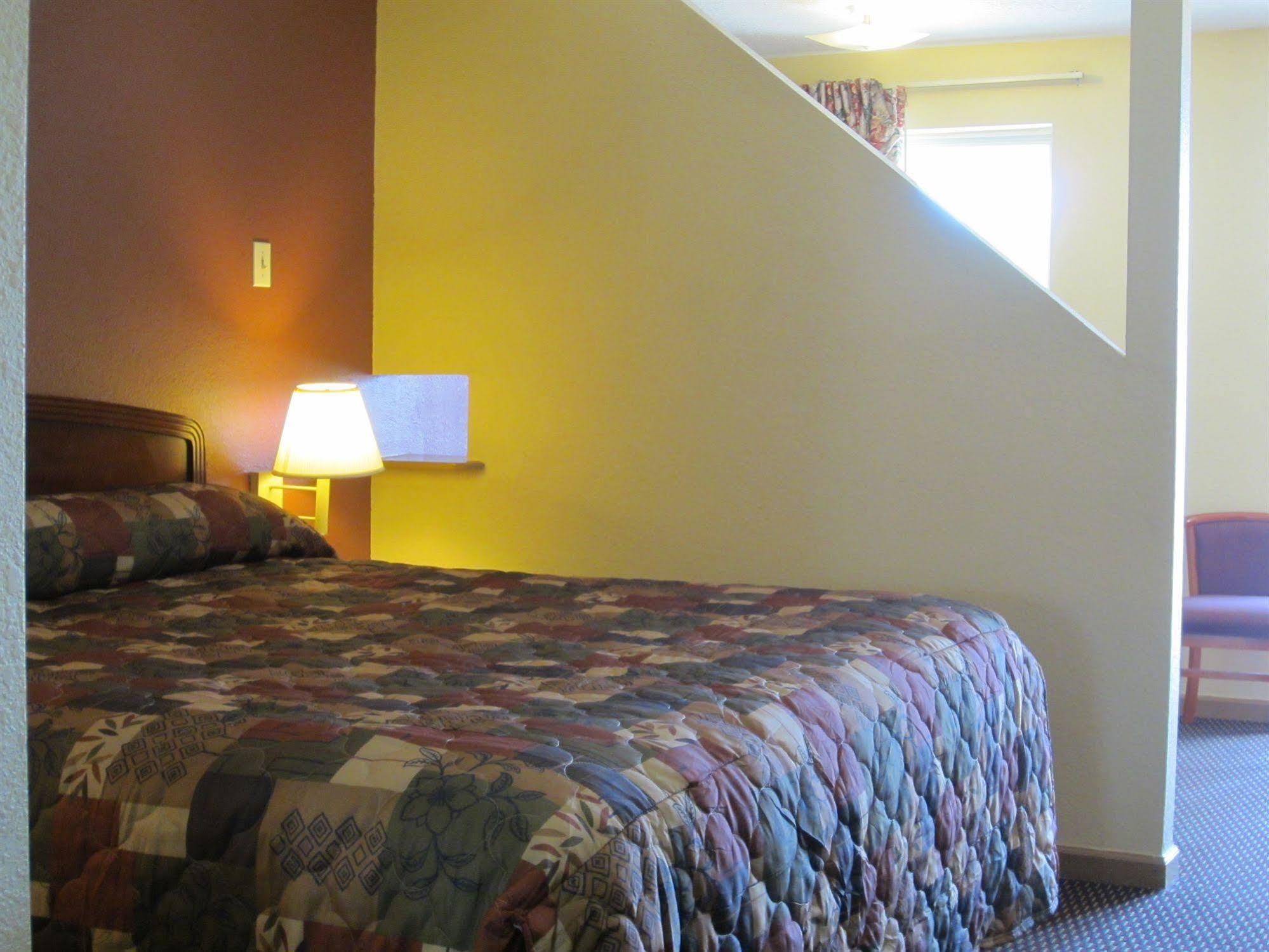 First Western Inn - Fairmont City Extérieur photo