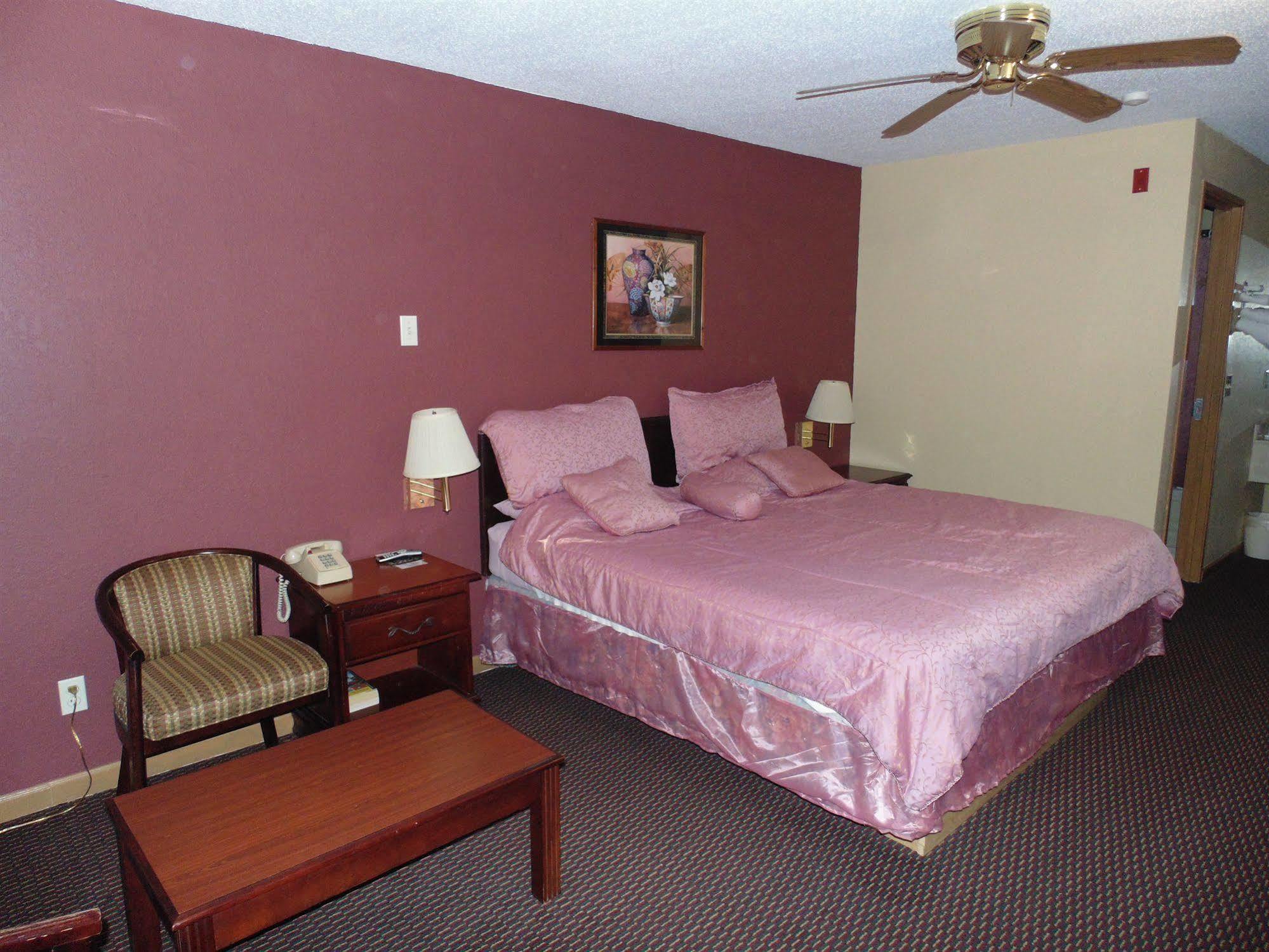 First Western Inn - Fairmont City Extérieur photo