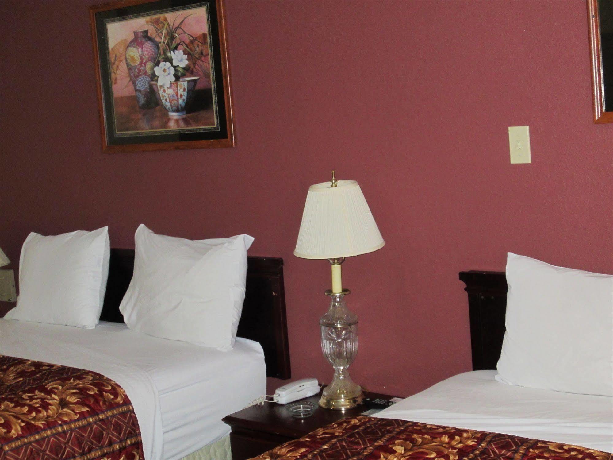 First Western Inn - Fairmont City Extérieur photo